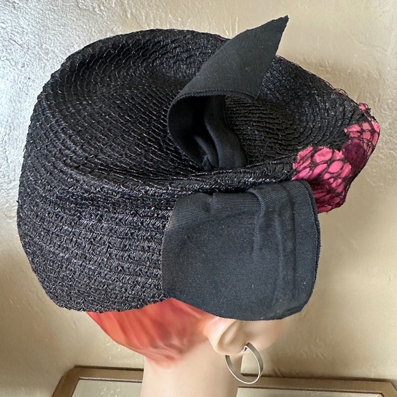 RAVISHING 1930s\' BLACK STRAW HAT WITH VELOUR PETALS COVERED BY VEILING main image 5